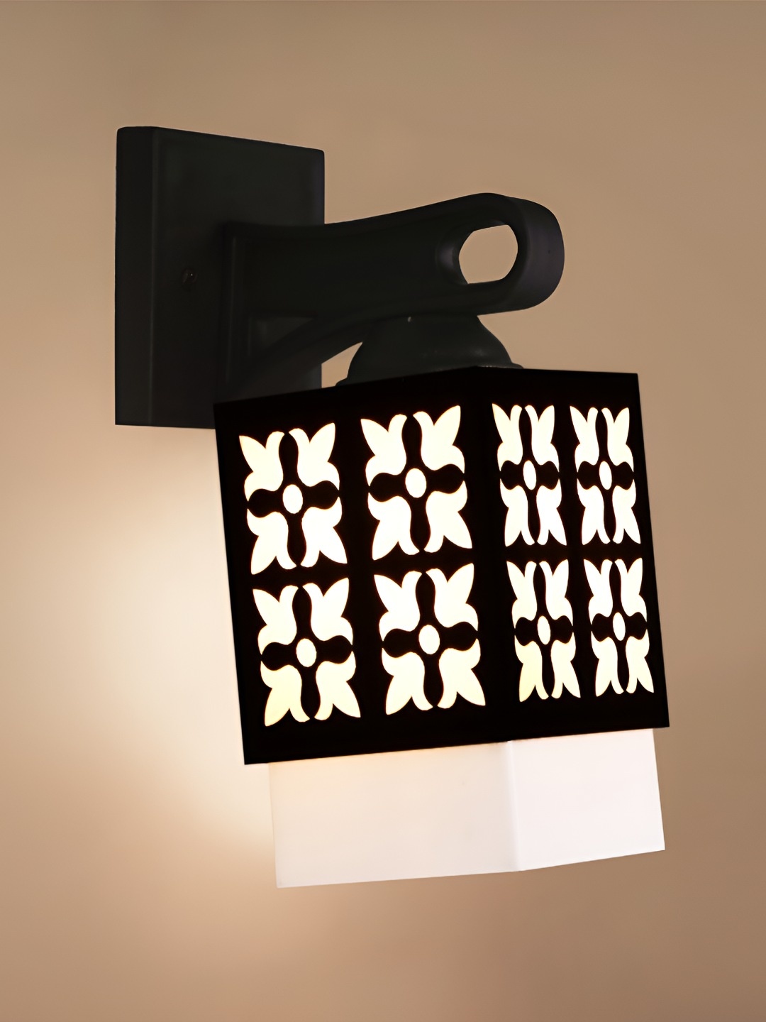 

Afast Black & White Textured Square Shaped Wall Lamp