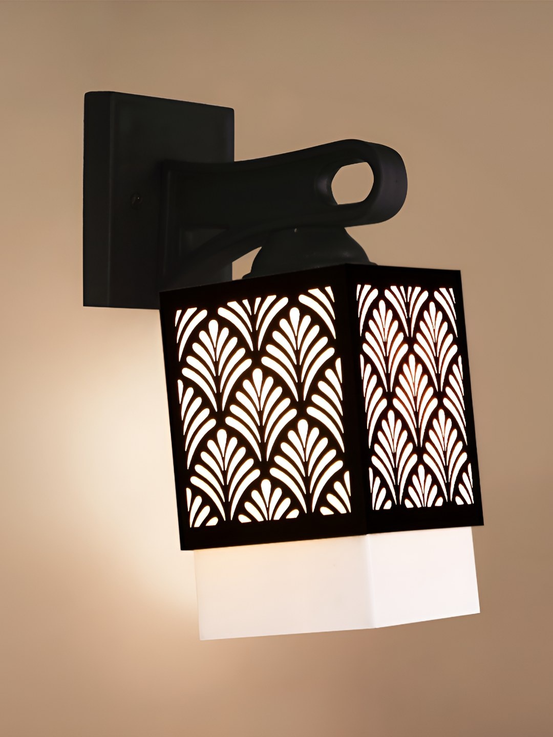 

Afast White & Black Wood Contemporary Rectangle Shaped Wall Lamp