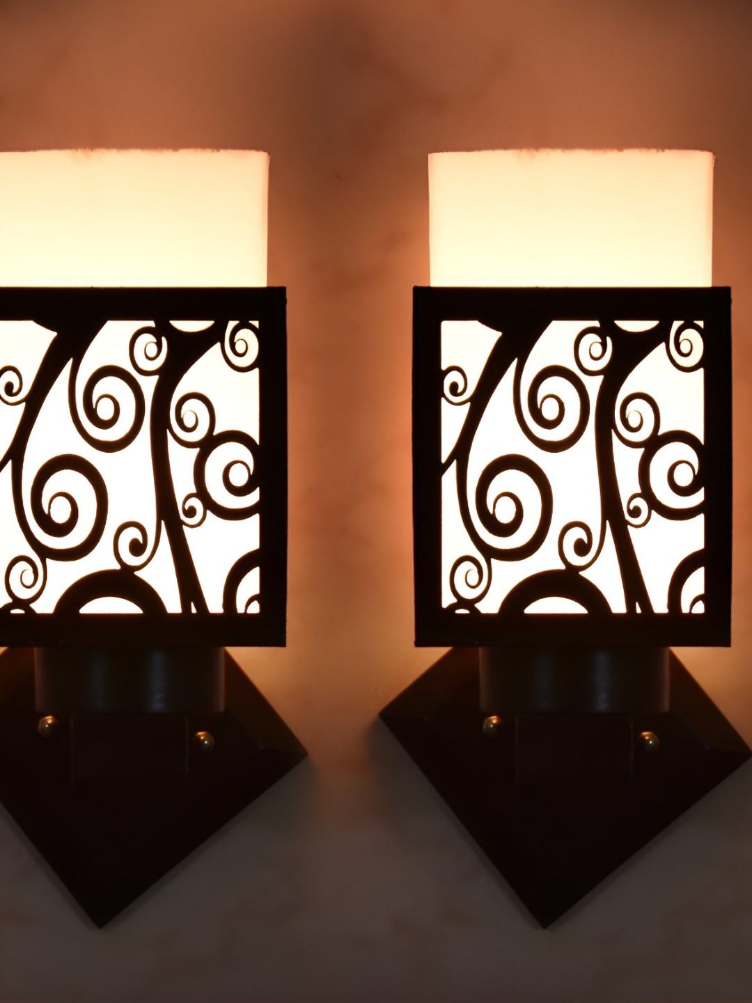 

Afast White & Black 2 Pieces Wooden Traditional Square Shaped Wall Lamp