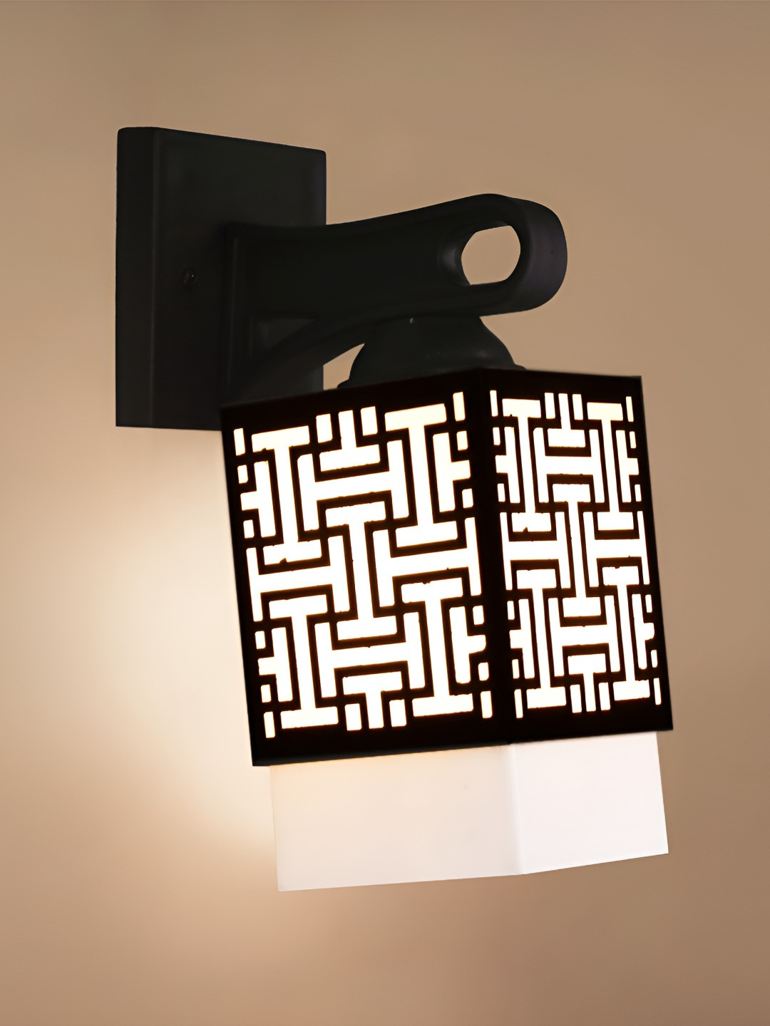 

Afast Black & White Wood Traditional Square Shaped Wall Lamp