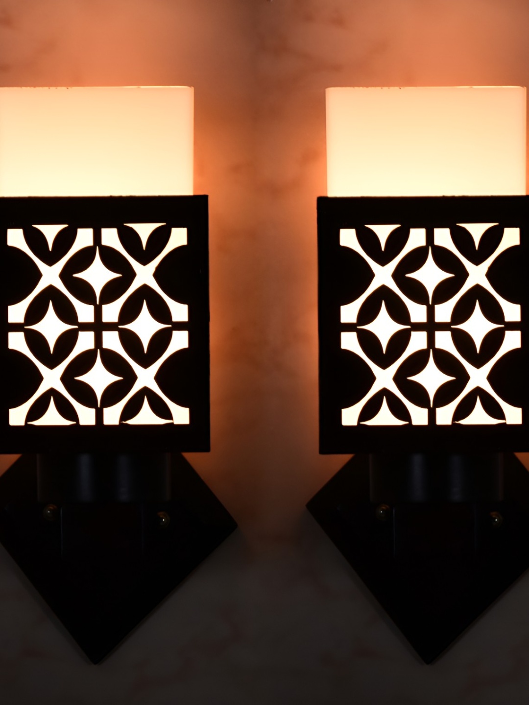 

Afast Black & White 2 Pieces Wood Traditional Square Shaped Wall Lamp