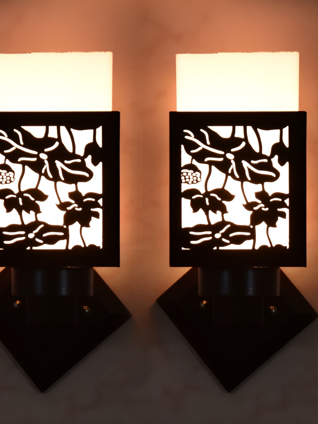 

Afast White & Black 2Pieces Textured Wooden Square Shaped Wall Lamp