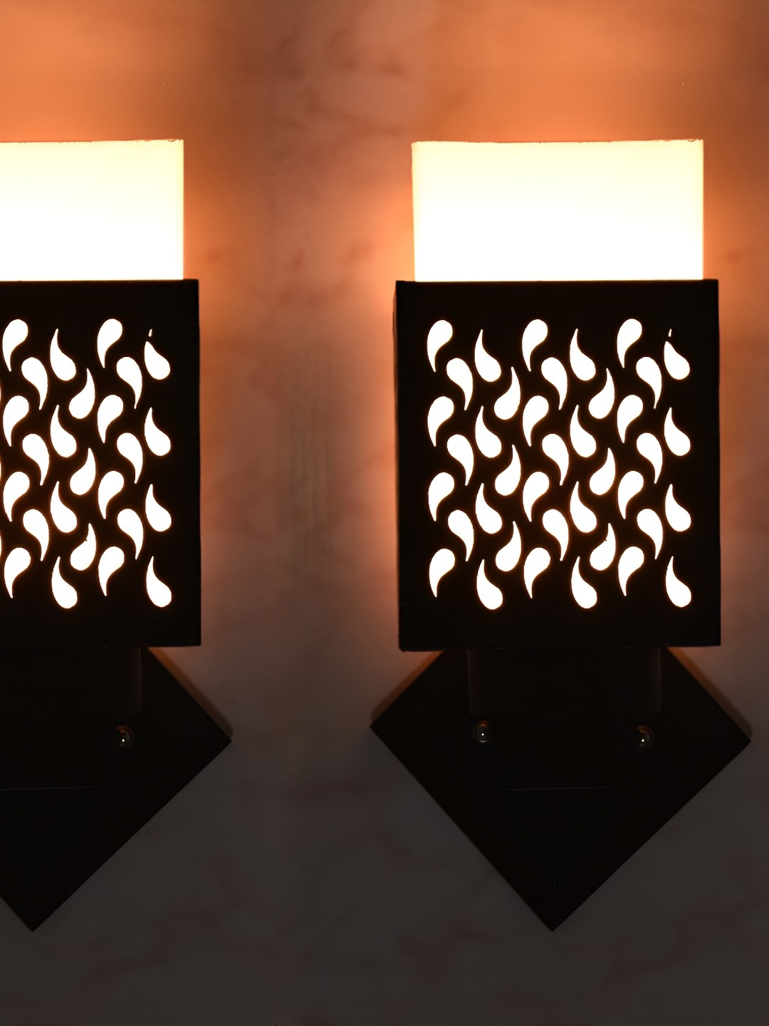 

Afast Black & White Wooden Textured Square Shaped Wall Lamp