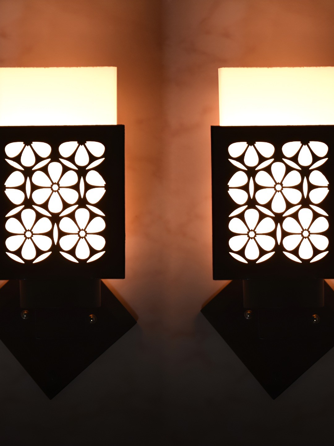 

Afast Black & White Self Design Contemporary Square Shaped Wall Lamp