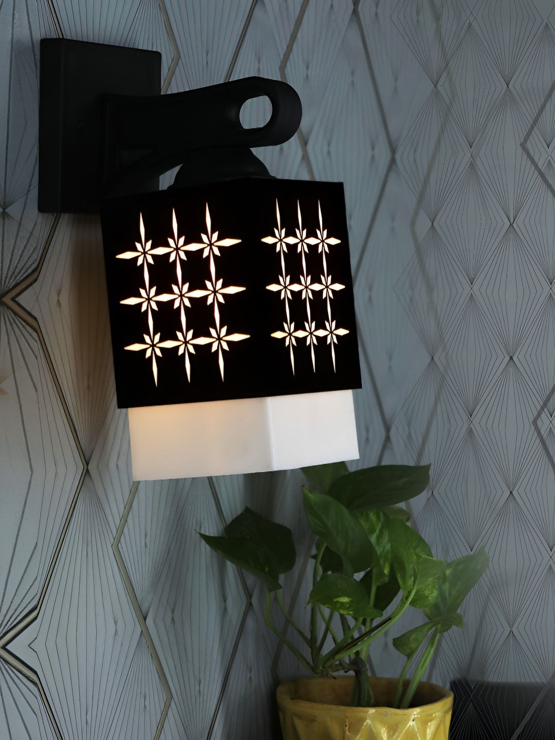

Afast Black & White Wooden Traditional Square Shaped Wall Lamp