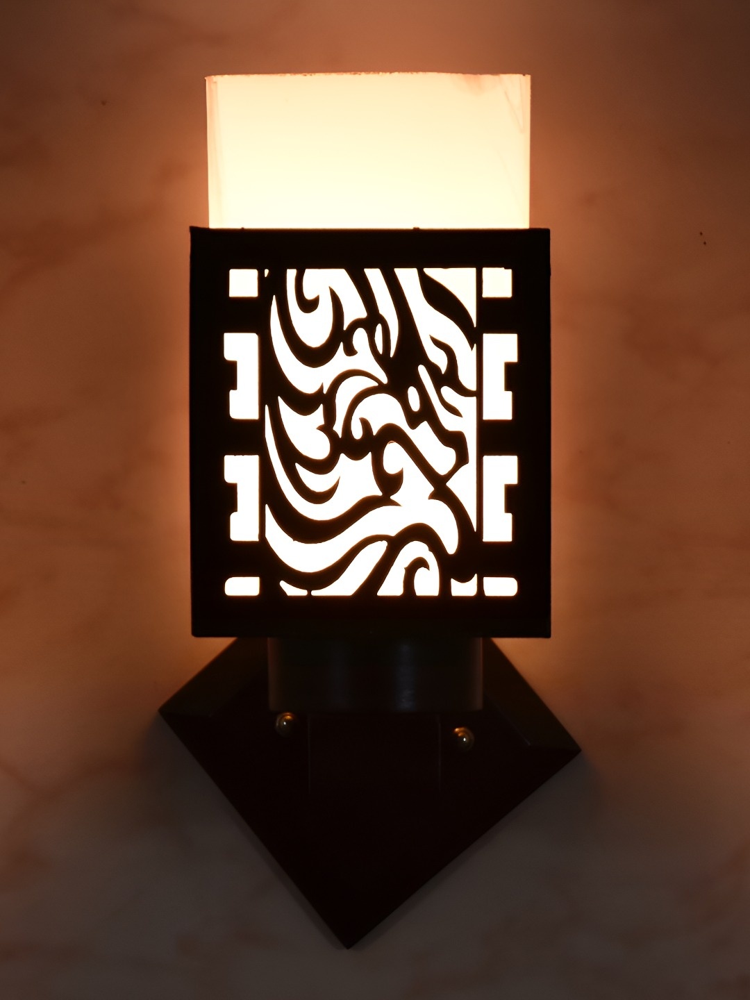 

Afast Black & White Textured Square Shaped Wall Lamp