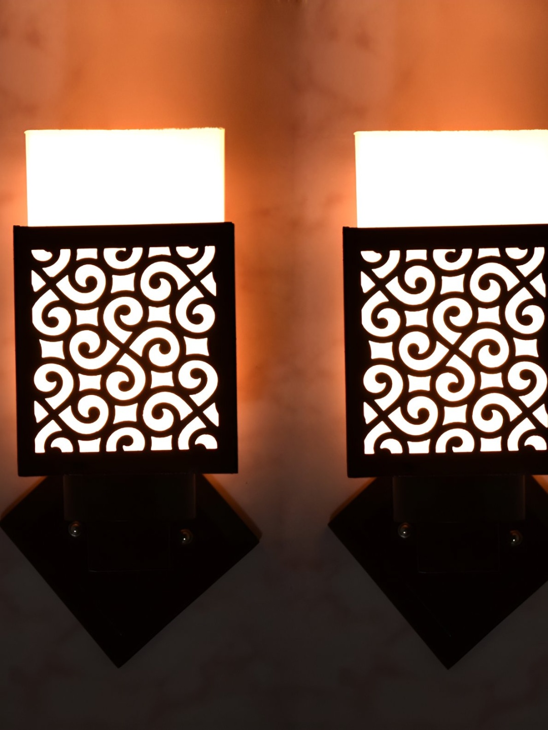 

Afast White & Black Textured Wall Lamps