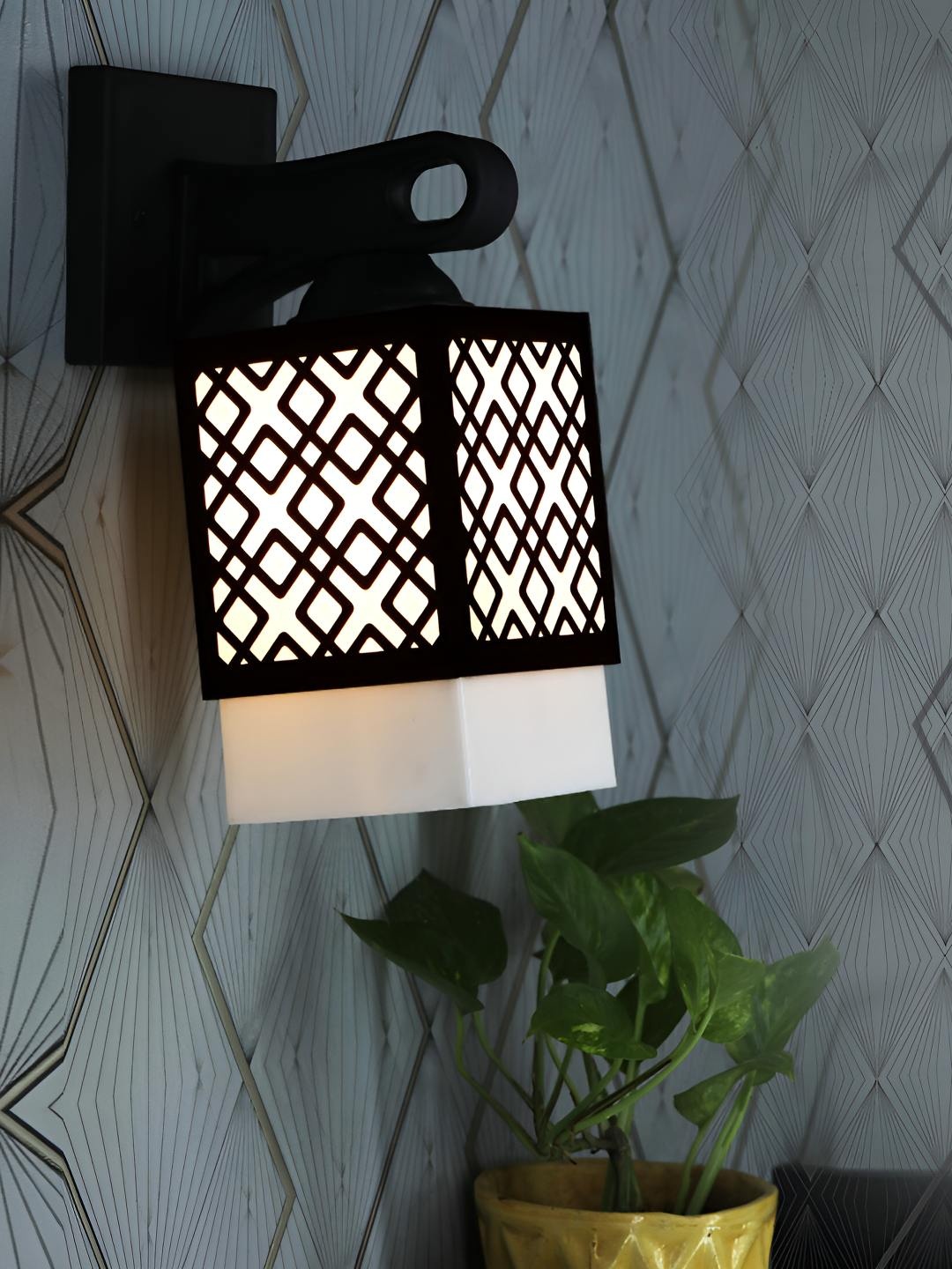 

Afast Black & White Wood Traditional Square Textured Shaped Wall Lamp