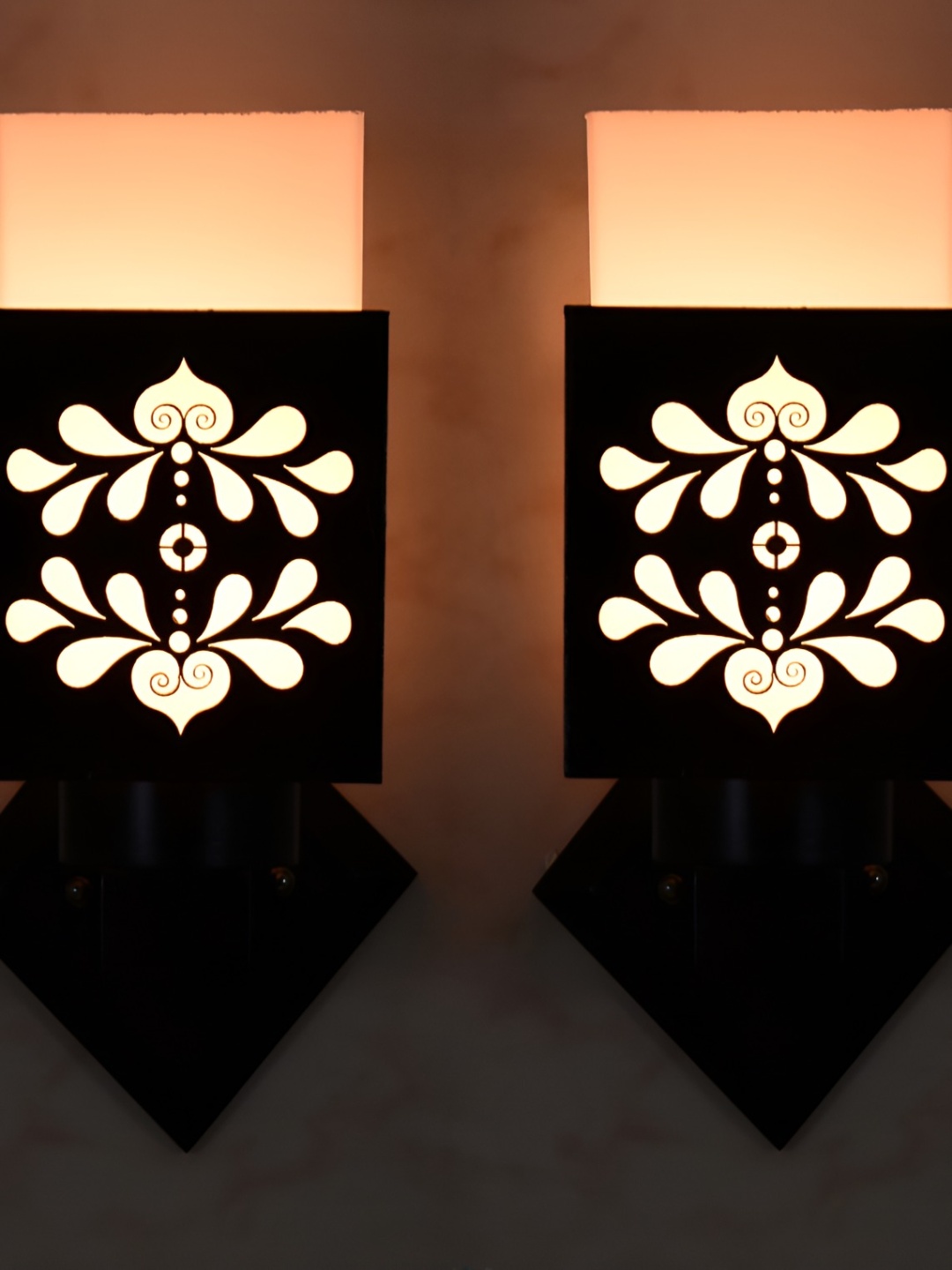 

Afast Brown 2 Pieces Wood Traditional Square Shaped Wall Lamp