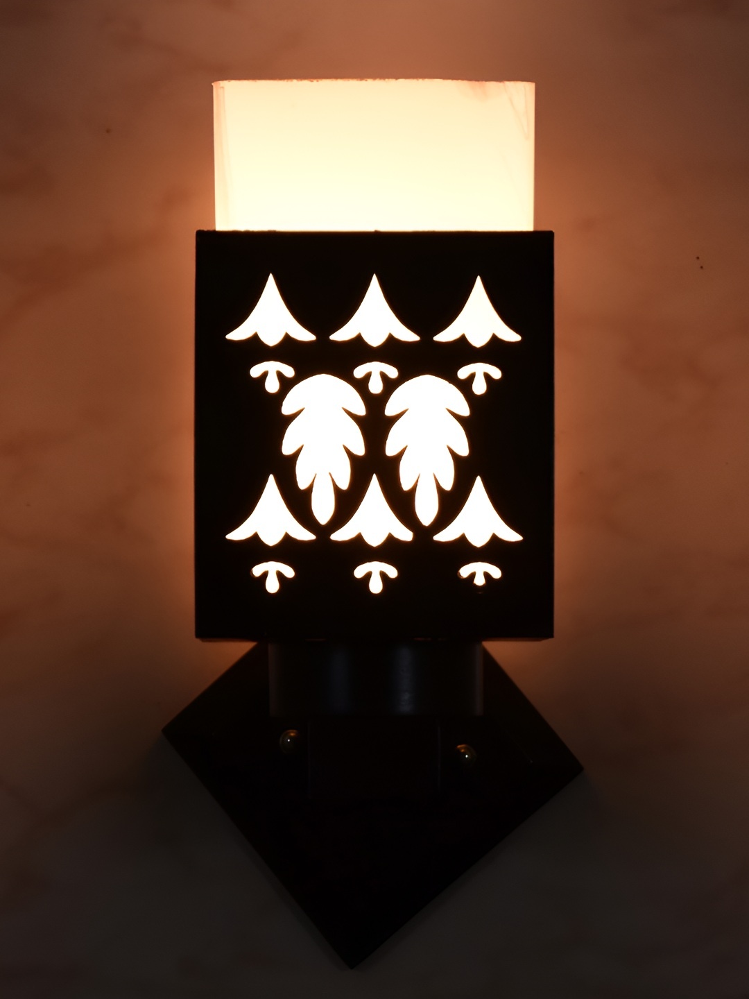 

Afast Black & White Textured Square Shaped Wooden Contemporary Wall Lamp