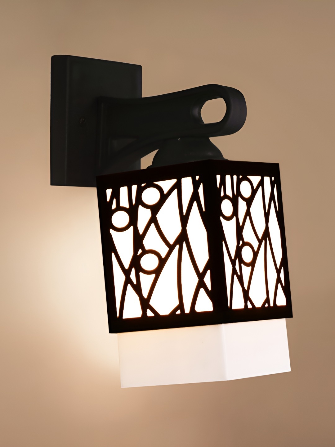 

Afast Black & White Wood Traditional Square Shaped Wall Lamp