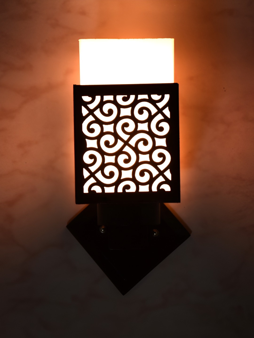 

Afast Black & White Wood Traditional Textured Square Shaped Wall Lamp