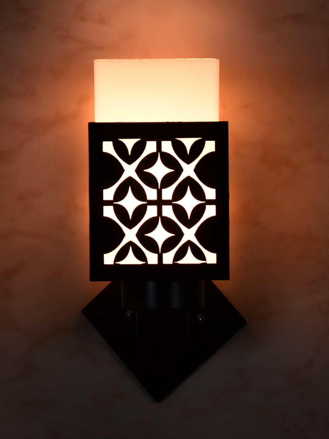 

Afast Black & White Wooden Traditional Square Shaped Wall Lamp