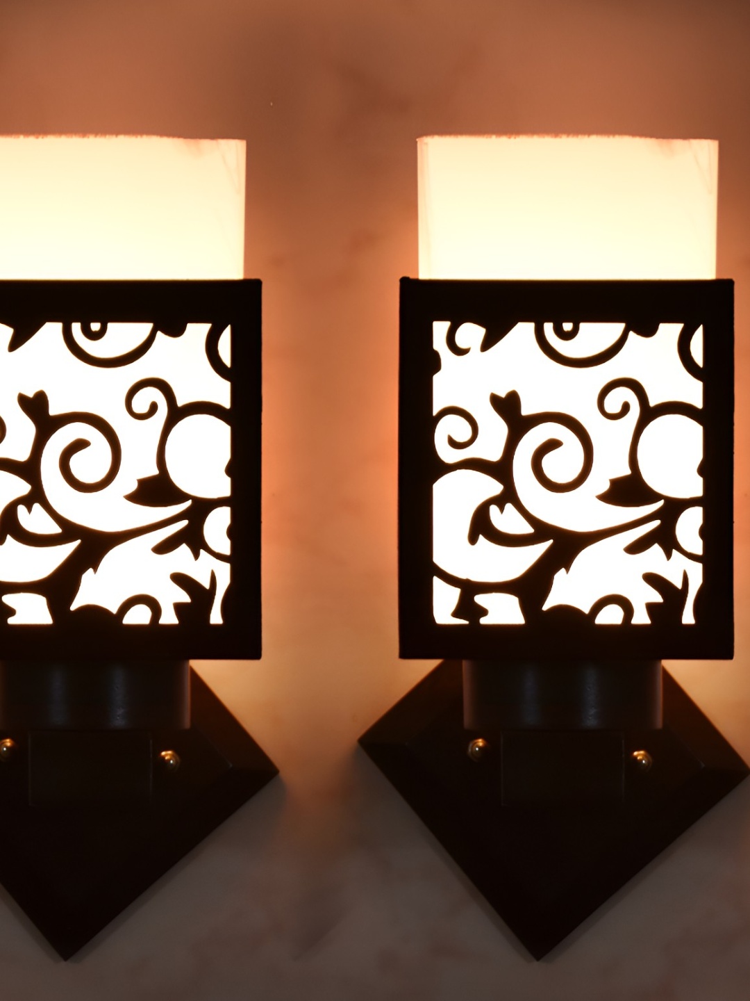 

Afast Brown & White 2 Pieces Textured Wooden Traditional Square Shaped Wall Lamp