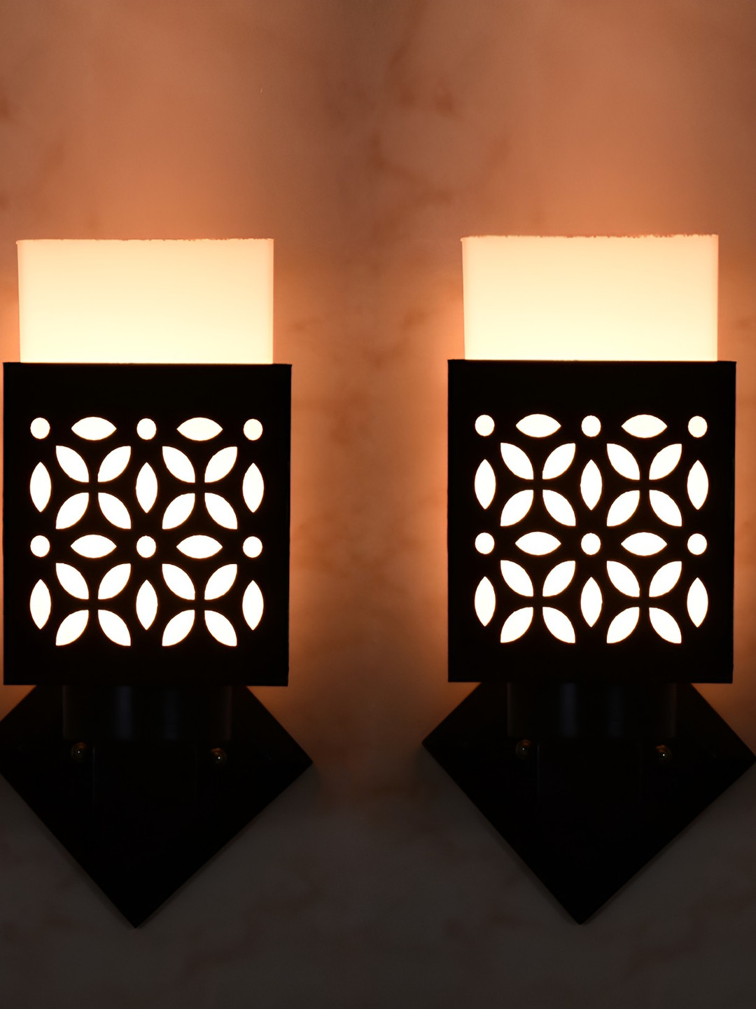 

Afast Black & White 2 pieces Textured Square Shaped Wall Lamp