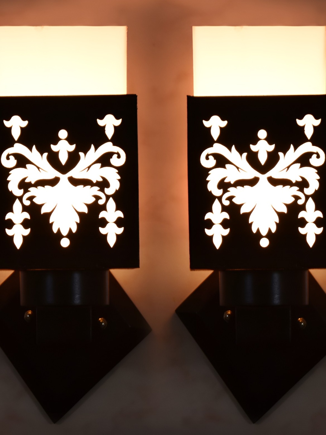 

Afast Brown 2 Pieces Textured Wooden Traditional Square Shaped Wall Lamps