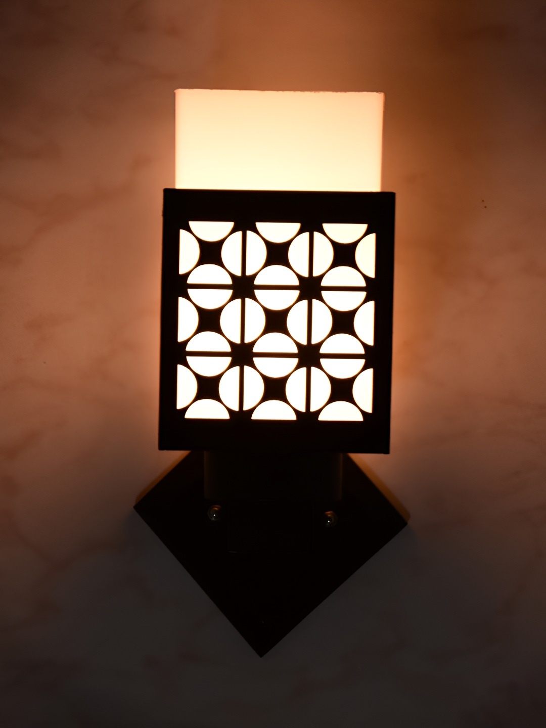 

Afast Black Wood Traditional Square Shaped Wall Lamp