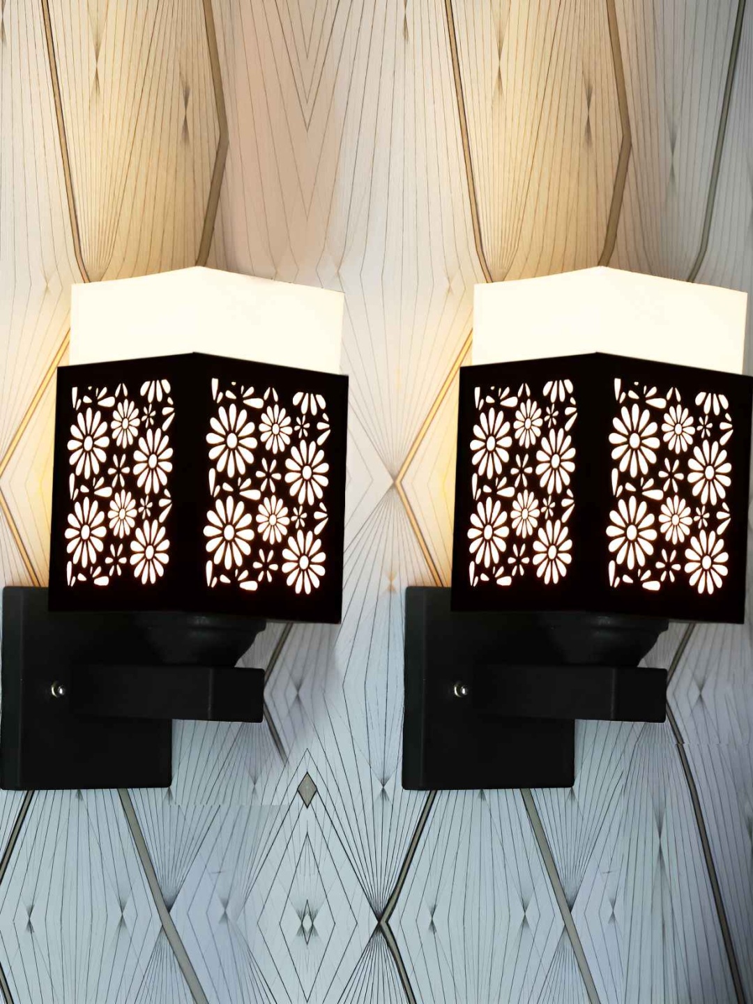 

Afast White & Black Textured Wall Lamps