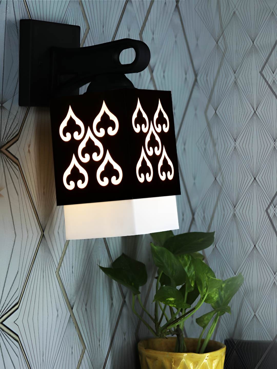 

Afast White & Black Wood Contemporary Rectangle Shaped Wall Lamp