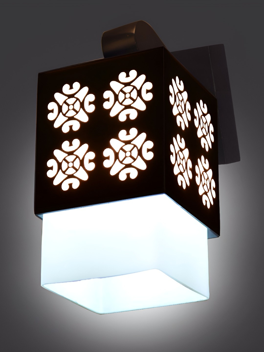 

Afast brown Wooden Traditional Square Shaped Wall Lamp