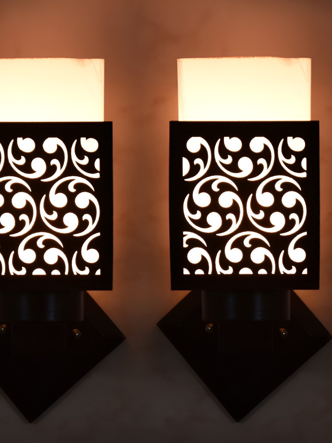 

Afast 2 Pieces Black & White Wooden Square Shaped Wall Lamps