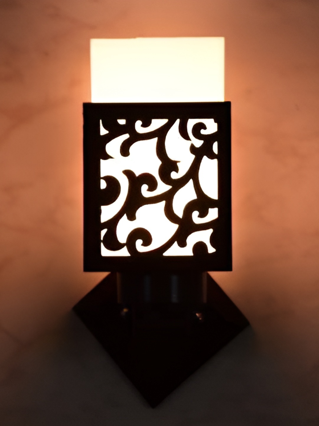 

Afast Black & White Wooden Traditional Square Shaped Wall Lamp