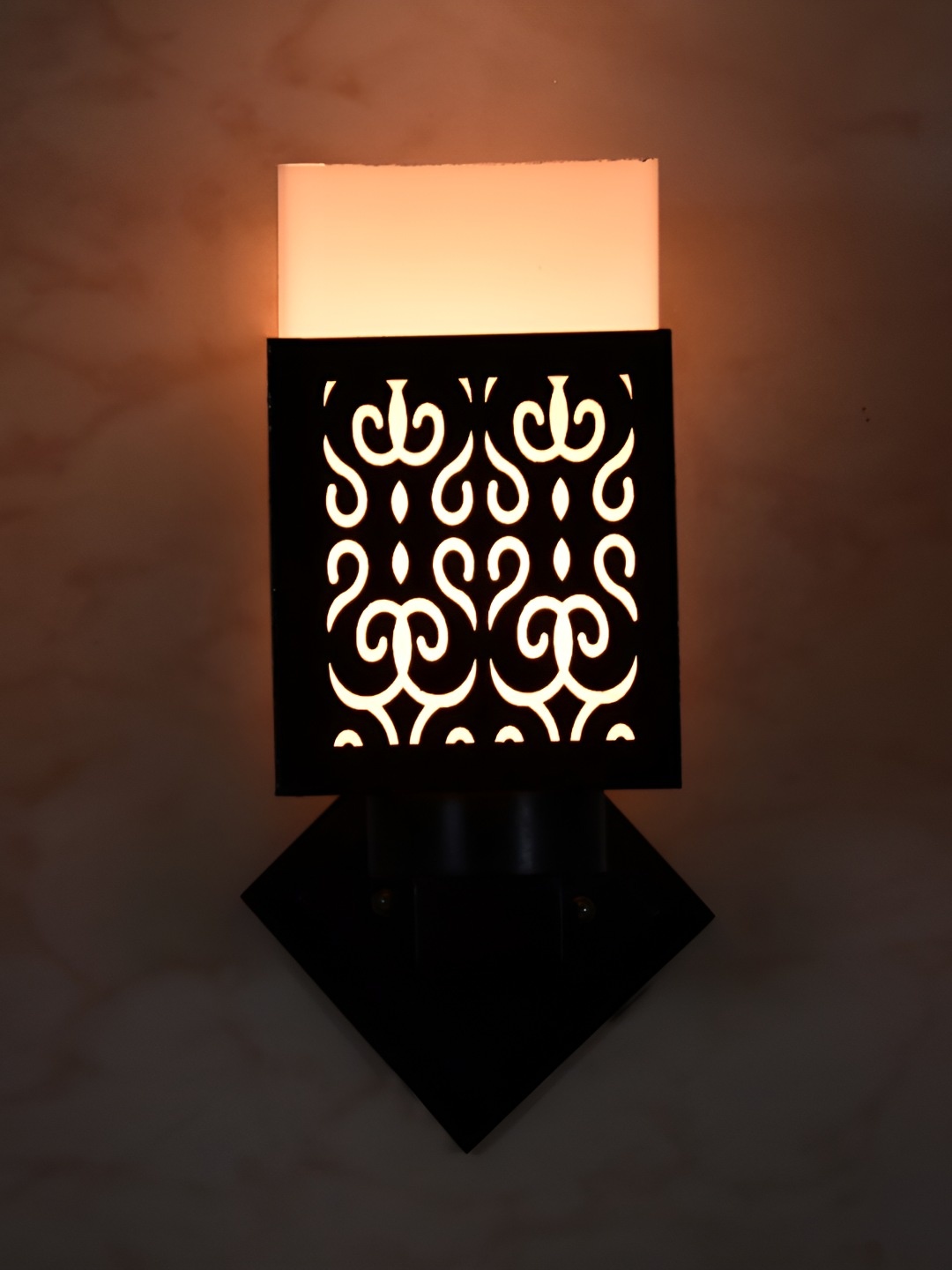 

Afast Black & White Wooden Square Shaped Wall Lamp