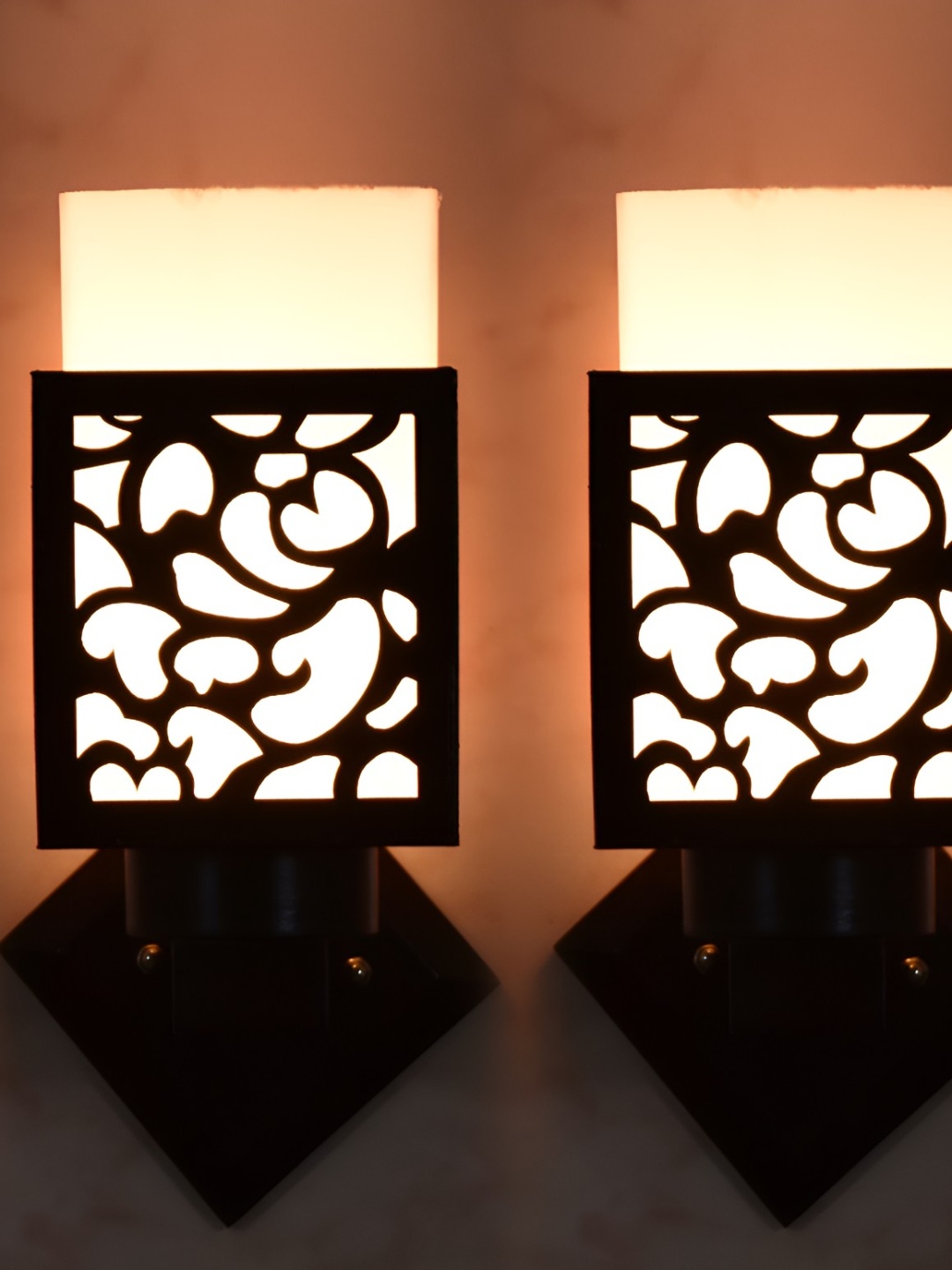 

Afast White & Black Textured Wall Lamps