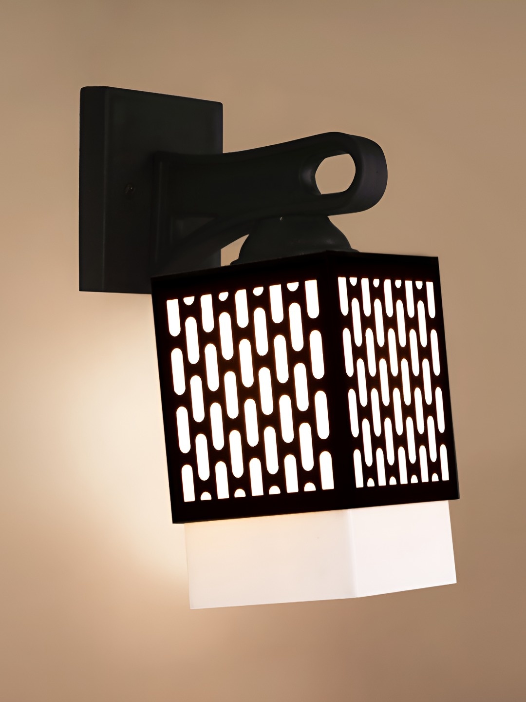 

Afast Black & White Wooden Traditional Square Shaped Wall Lamp