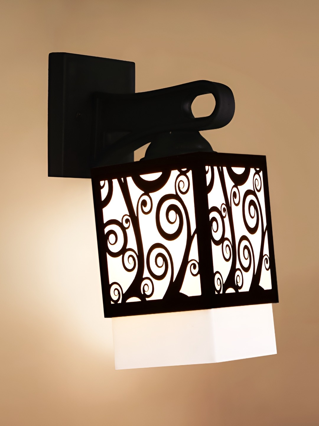 

Afast Black & White Textured Wood Traditional Square Shaped Wall Lamp