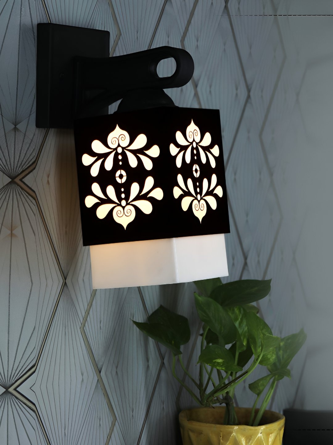 

Afast Black & White Textured Wood Traditional Square Shaped Wall Lamp