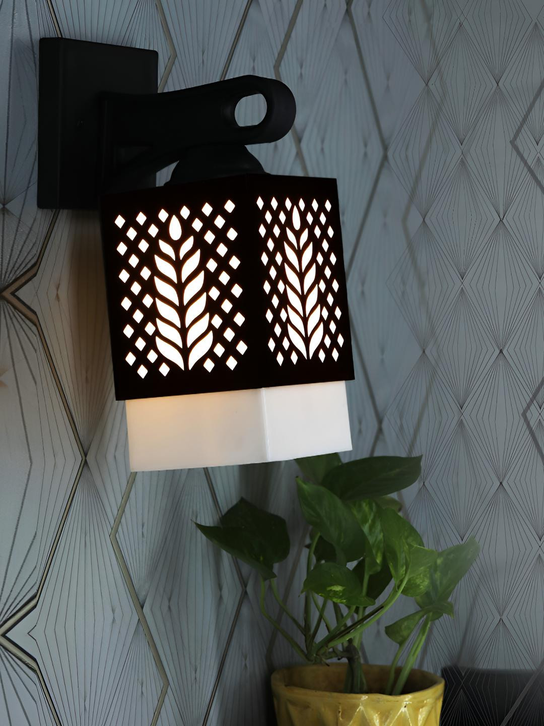 

Afast Black & White Textured Wood Traditional Square Shaped Wall Lamp
