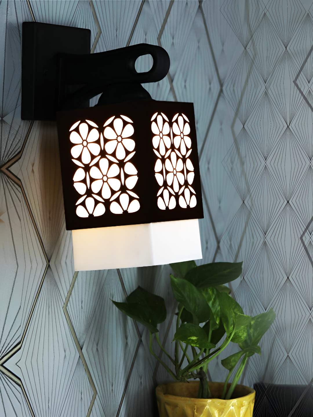 

Afast Black & White Wooden Square Shaped Wall Lamp