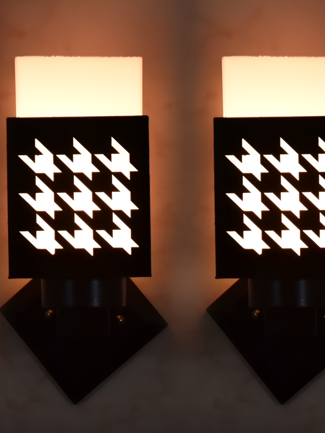 

Afast White & Black 2 Pieces Wooden Traditional Square Shaped Wall Lamp