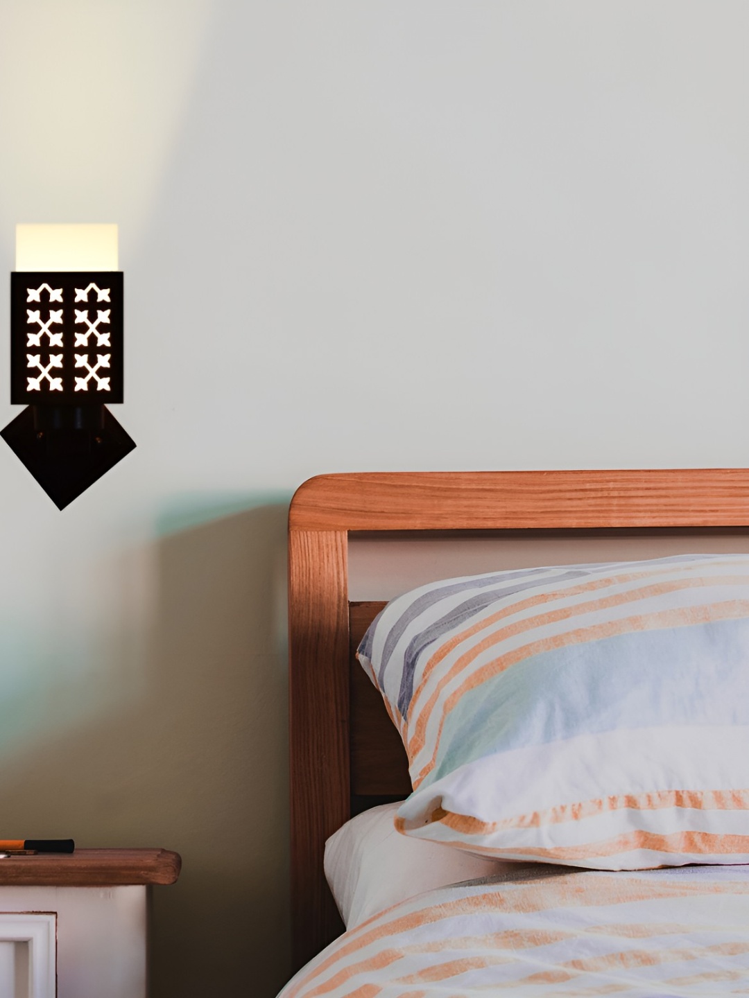 

Afast Black & White Self Design Contemporary Square Shaped Wall Lamp