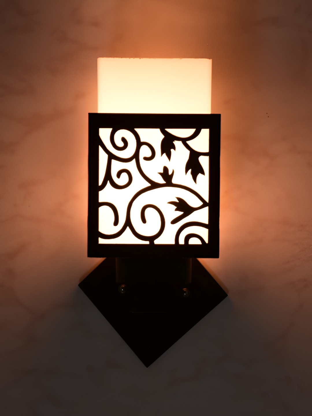 

Afast Black & White Wooden Traditional Square Shaped Wall Lamp