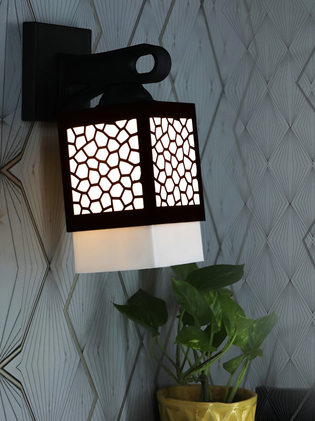 

Afast Black & White Wood Traditional Square Textured Shaped Wall Lamp