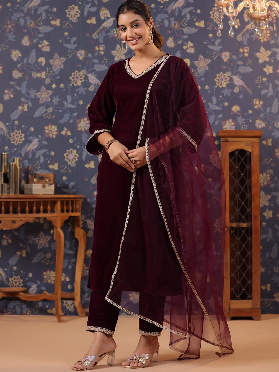 

House of Pataudi V-Neck Straight Velvet Kurta & Trousers With Dupatta, Burgundy