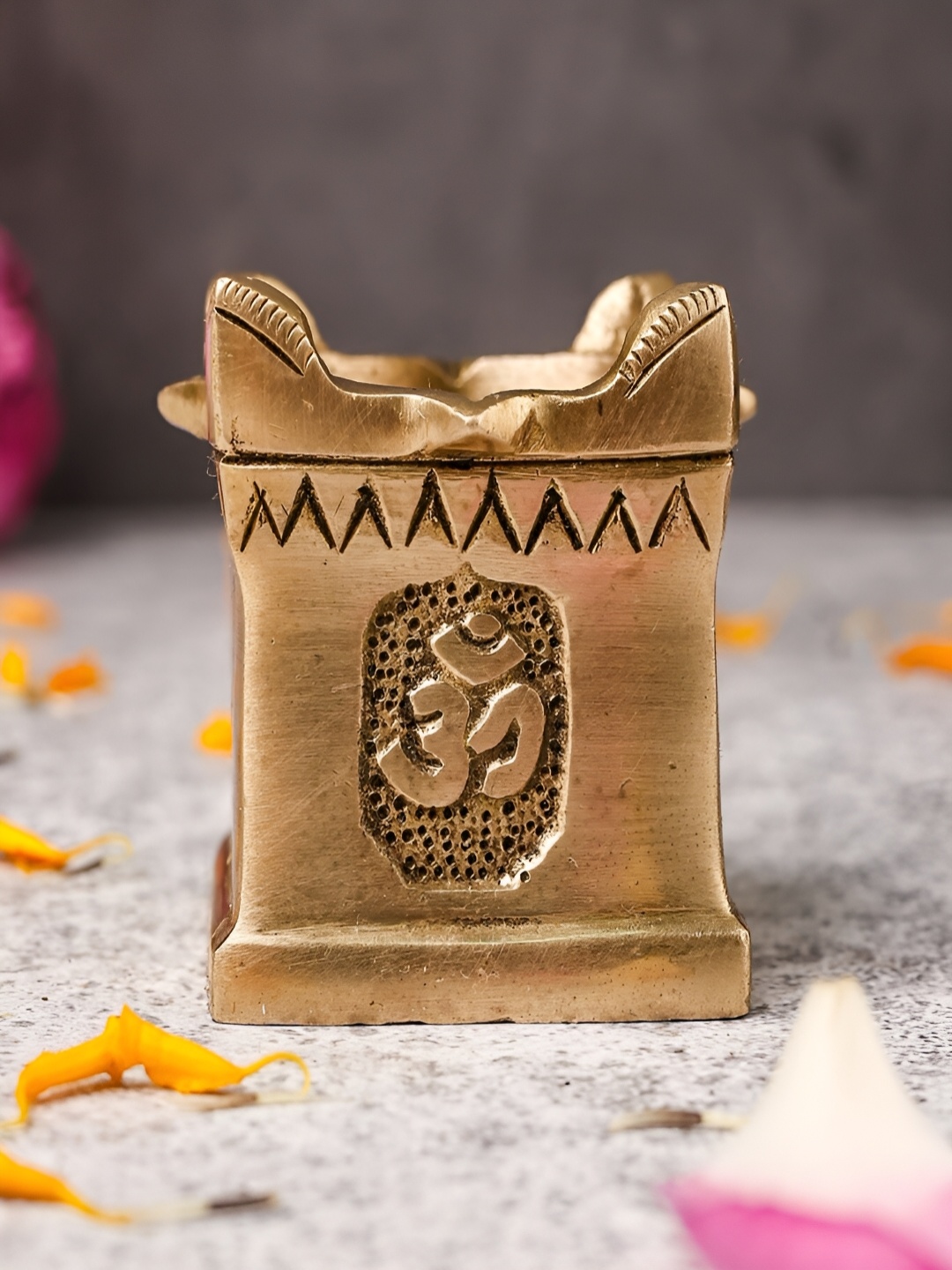 

The Advitya Brass Tulsi Diya Handcrafted Oil Lamp, Gold
