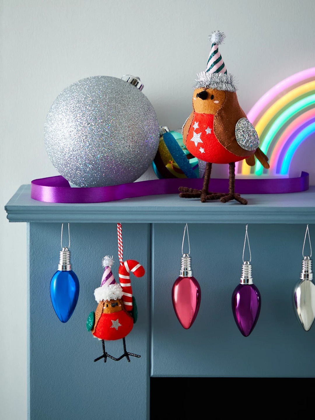 

Marks & Spencer Red & Green 9 Pieces Christmas Lightbulb Baubles