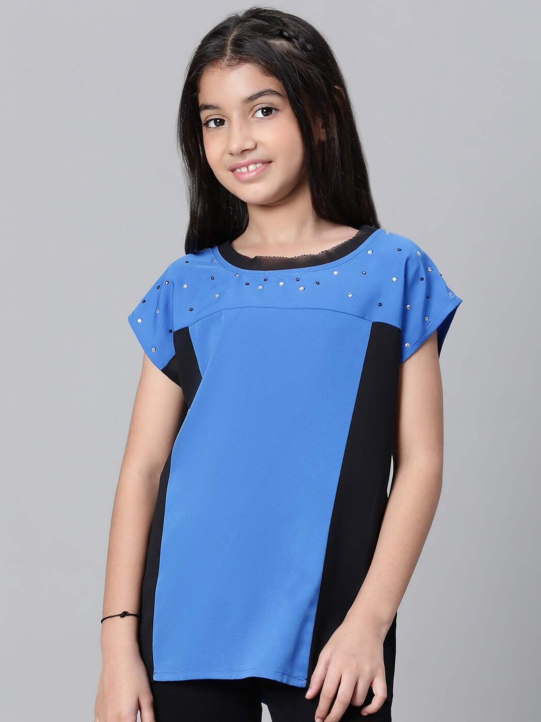 

Oxolloxo Girls Colourblocked Round Neck Sequined Crepe Regular Top, Blue