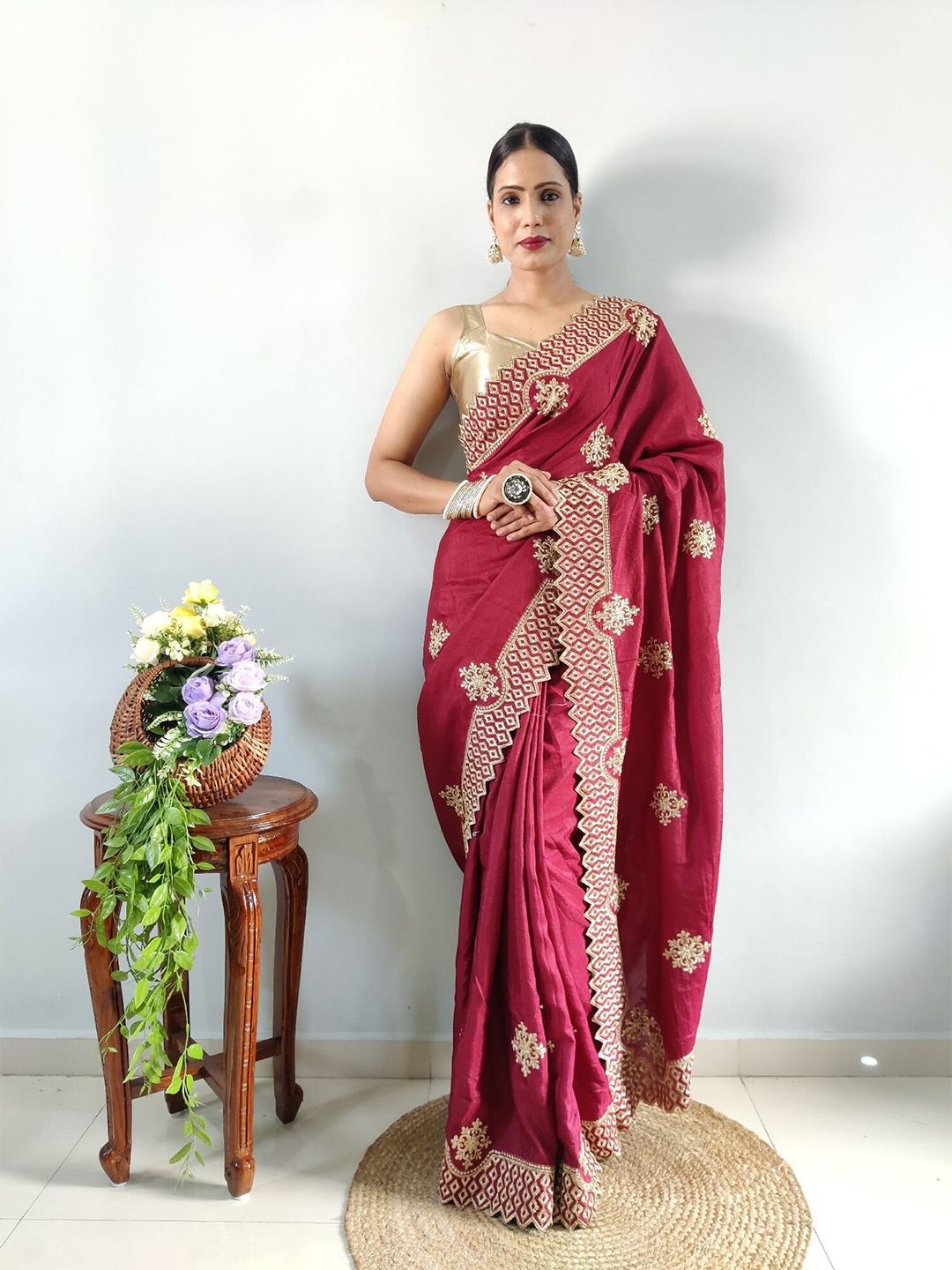 

DIVASTRI Ethnic Motifs Embroidered Sequinned Ready to Wear Saree, Magenta