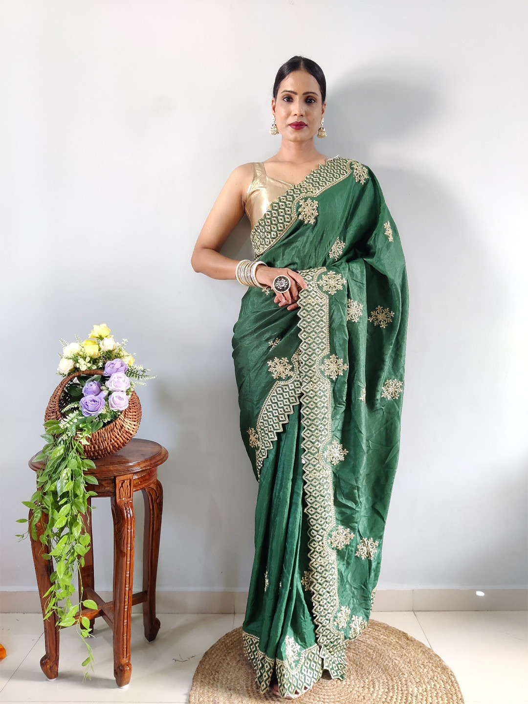 

DIVASTRI Ethnic Motifs Embroidered Sequinned Ready to Wear Saree, Green