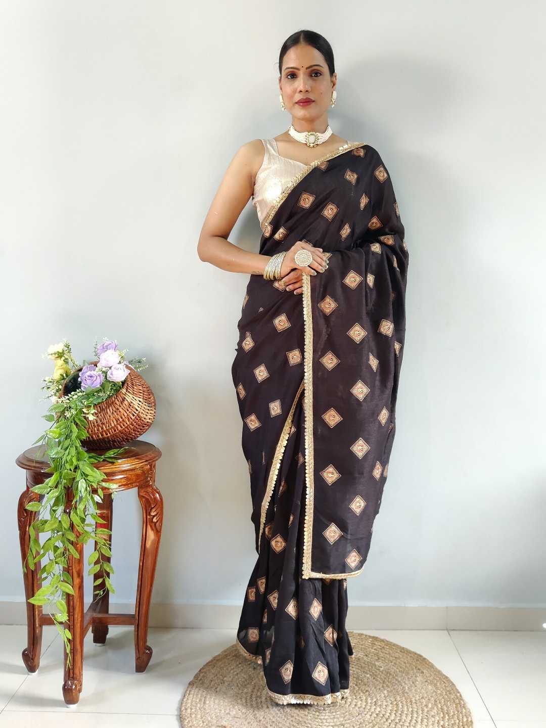 

DIVASTRI Ethnic Motifs Printed Pure Georgette Saree, Black