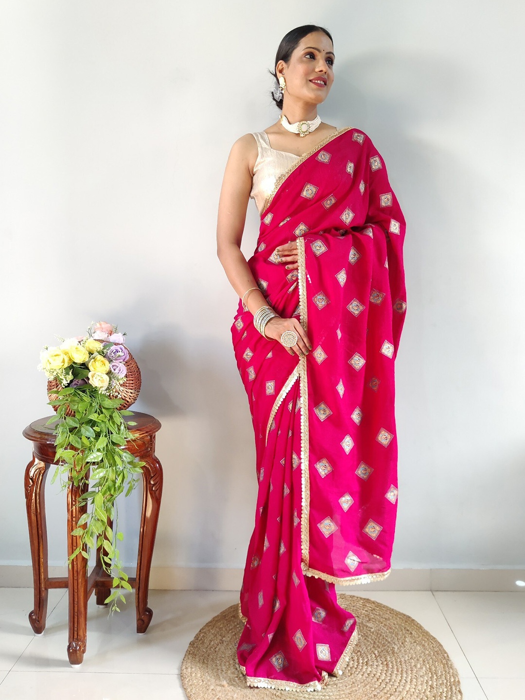 

DIVASTRI Ethnic Motifs Embroidered Pure Georgette Ready to Wear Saree, Magenta