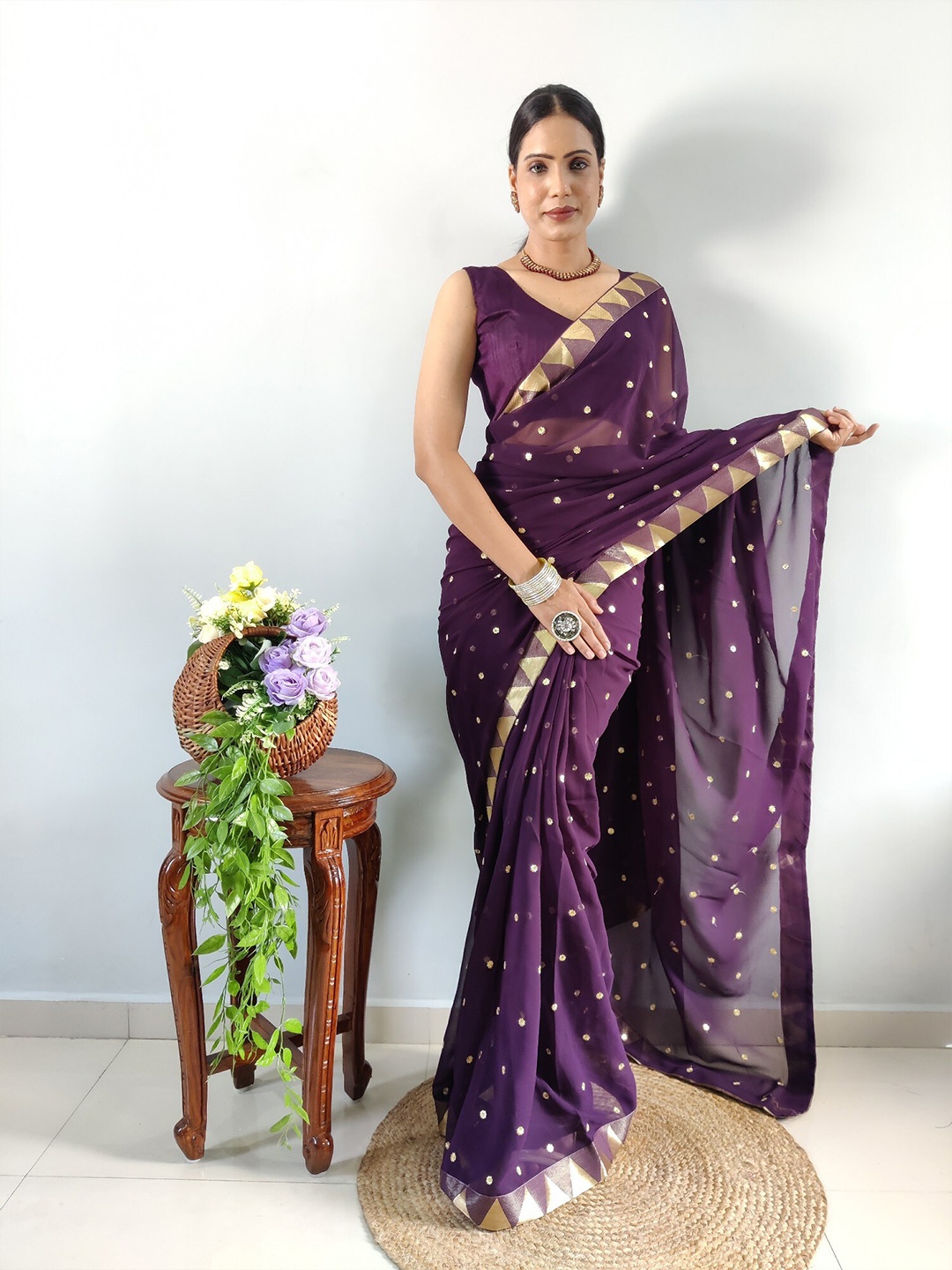 

DIVASTRI Embellished Sequinned Pure Georgette Ready to Wear Saree, Purple