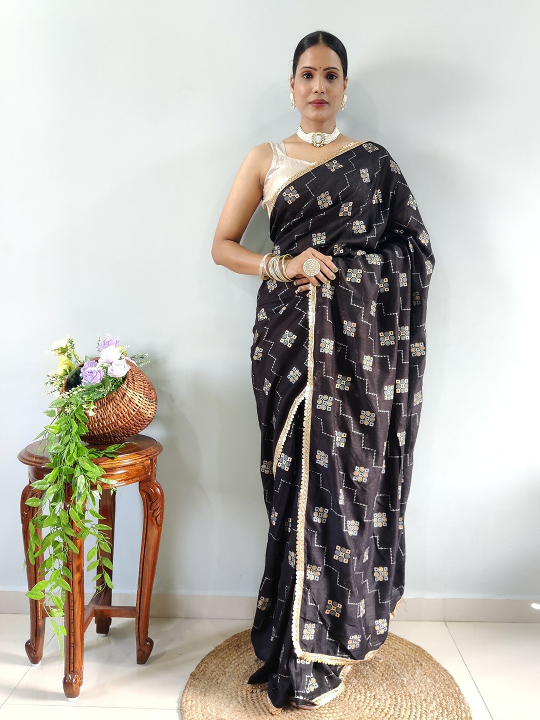 

DIVASTRI Ethnic Motifs Printed Embroidered Pure Georgette Saree, Black