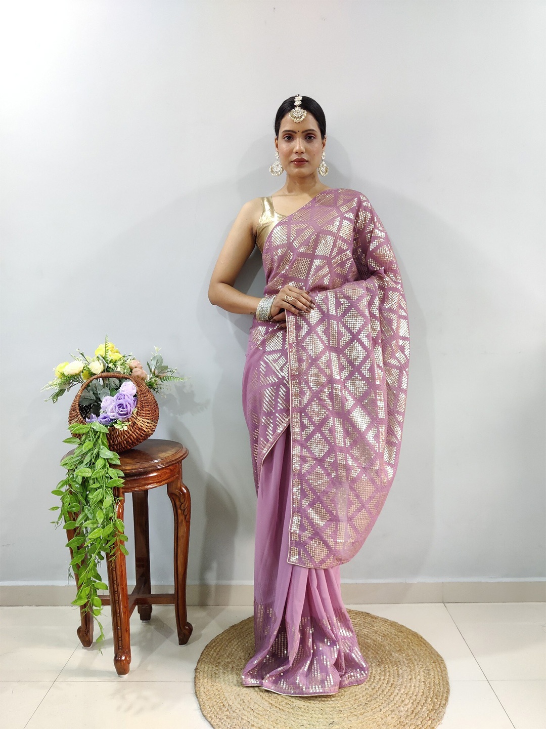 

DIVASTRI Embellished Sequinned Saree, Purple