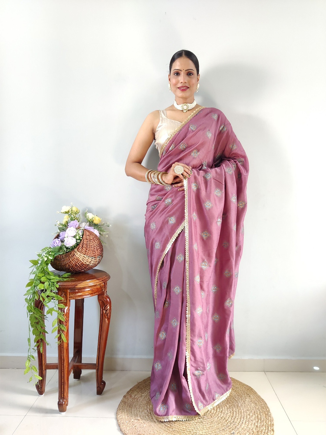 

DIVASTRI Ethnic Motifs Printed Embellished Ready to Wear Saree, Mauve