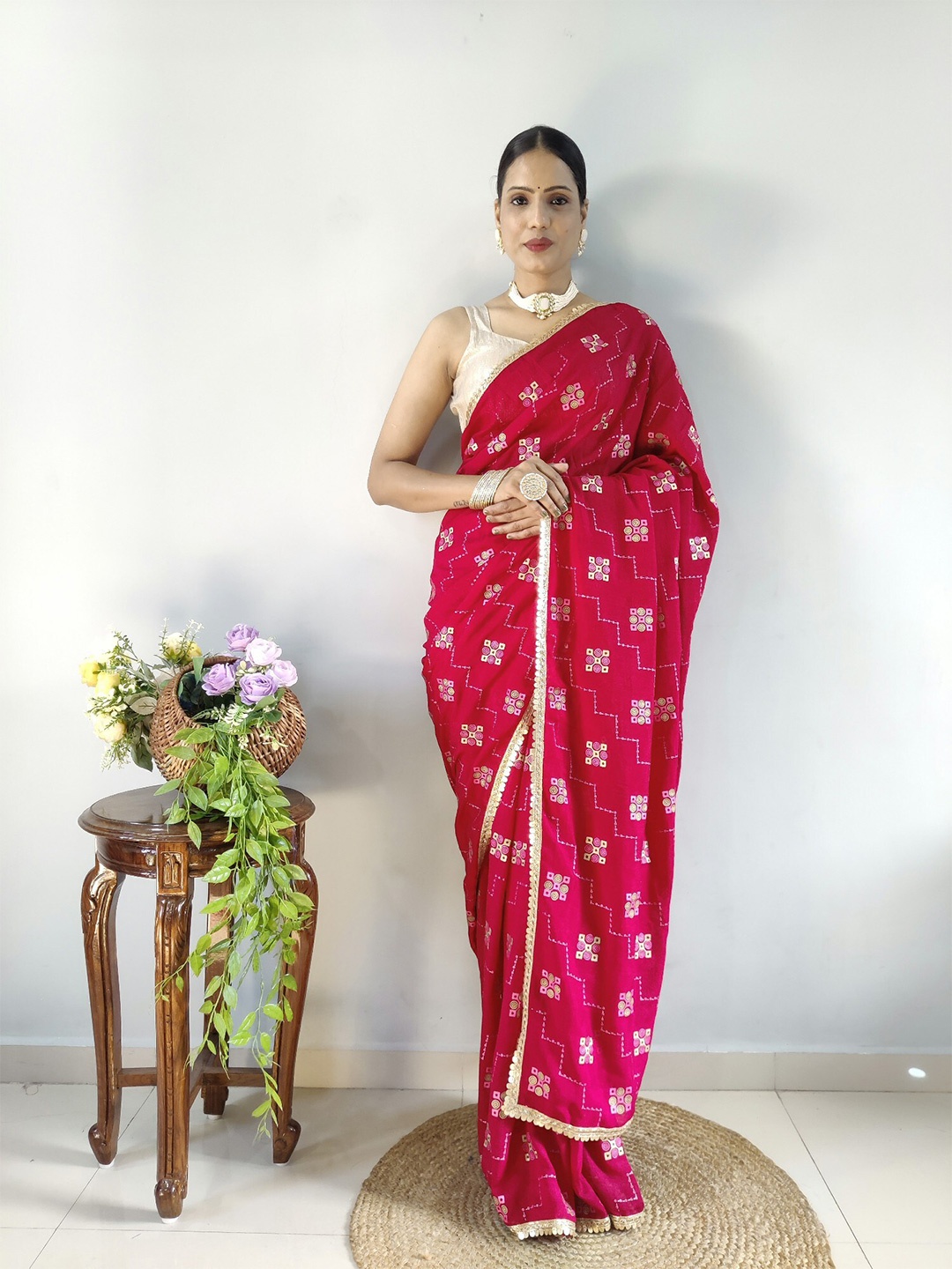 

DIVASTRI Ethnic Motifs Printed Sequined Pure Georgette Ready to Wear Saree, Pink